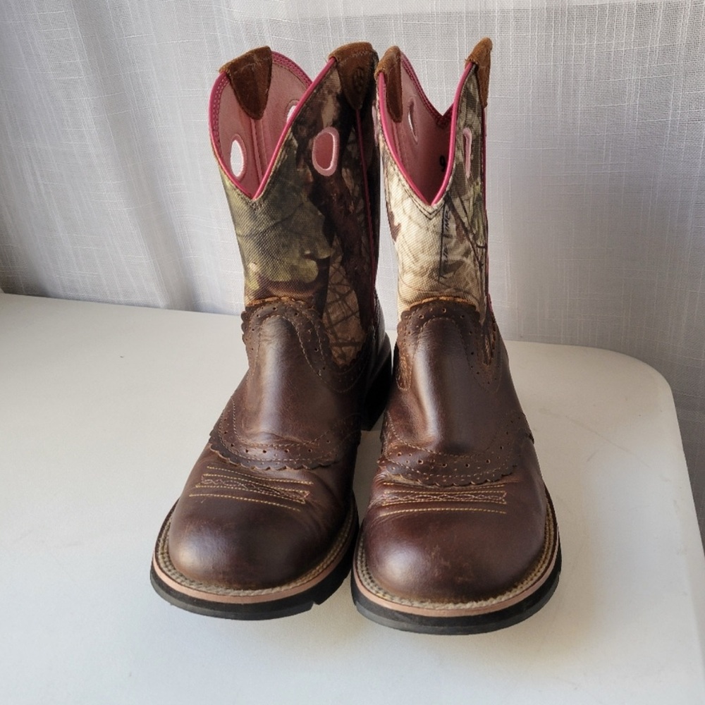Ariat Fatbaby women's western pink and camo boots size 9